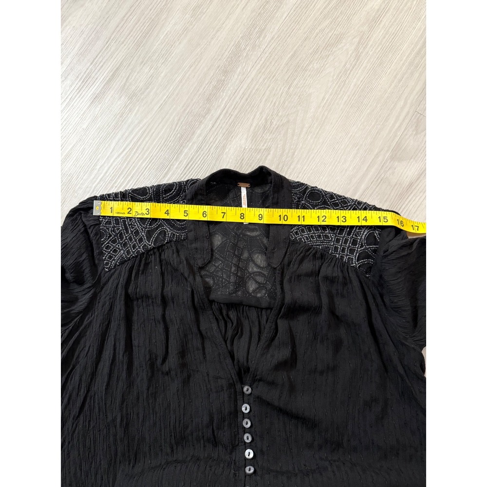 Free People Black Crinkle Gauze Lace Shoulder Button Down Blouse XS OB524584 - Picture 5 of 13